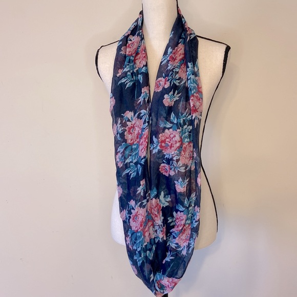 Fashion Find Accessories - Navy Floral Infinity Scarf